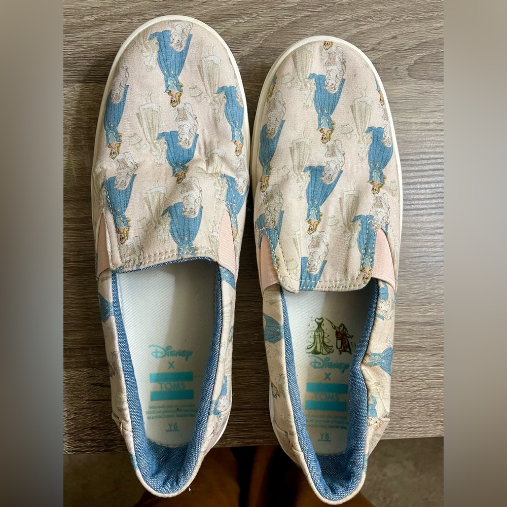 Disney X TOMS Size Y6 Sleeping Beauty Slip On Shoes